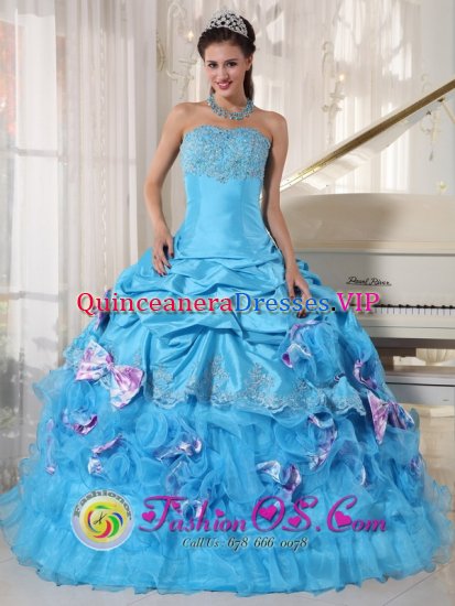 Chugiak Alaska/AK Appliques Decorate Bust Strapless Romantic Aqua Quinceanera Dress With Pick-ups and Bowknot Ball Gown - Click Image to Close