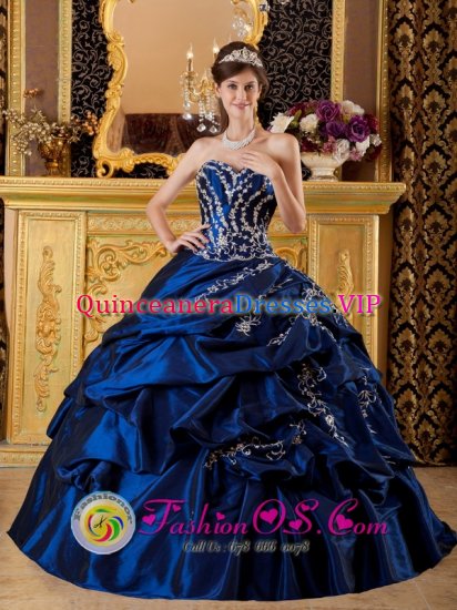 Denbigh Clwyd Appliques Decorate Modest Navy Blue Sweetheart Quinceanera Dress For Taffeta and Ball Gown - Click Image to Close