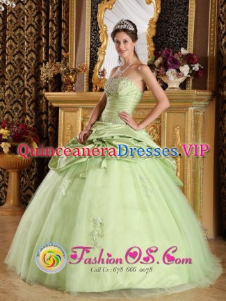 Luxurious Yellow Green Tulle and Taffeta For Aachen Germany Strapless Quinceanera Dress With Beading Ball Gown