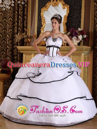 Rockport TX Modest White Layered Organza Quinceanera Dress With Appliques Floor-length Lace-up