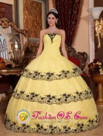 Lillehammer Norway Classical Custom Made Light Yellow Ruffles Layered Quinceanera Dress With Appliques and Ruch In Spring