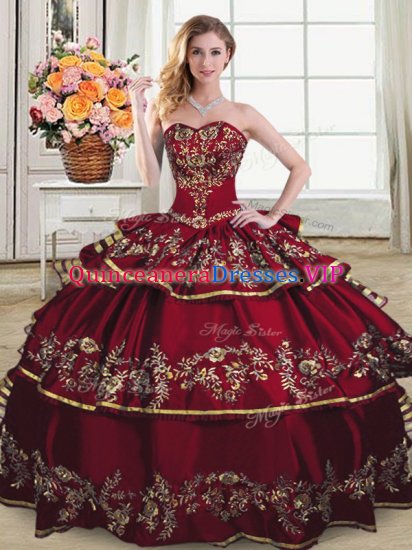Sweetheart Sleeveless Vestidos de Quinceanera Floor Length Embroidery and Ruffled Layers Wine Red Organza - Click Image to Close
