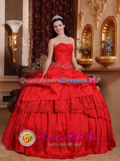 Parracombe Devon Appliques Beautiful Red Quinceanera Dress For Formal Evening Sweetheart Taffeta Ball Gown - Click Image to Close