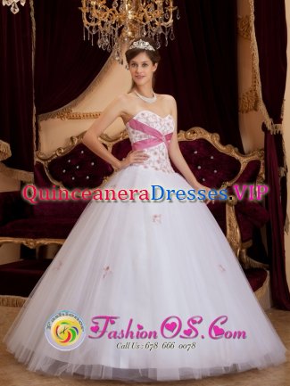 Tamboril Dominican Republic Pretty Strapless White and Fushcia Princess Quinceanera Dress With Sweetheart Appliques Decorate For Sweet 16 Party