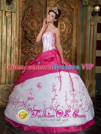 Elizabeth City Carolina/NC Exquisite Embroidery On Satin Cute Rose Pink and White Strapless Ball Gown For Quinceanera