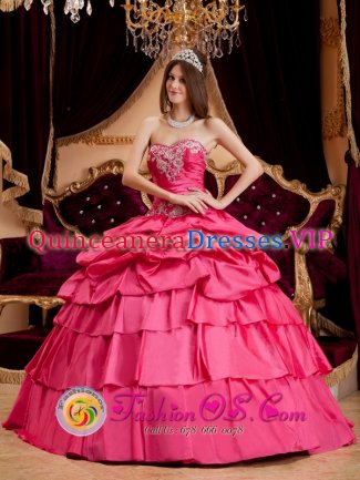 Carbondale CO Stylish Pretty Hot Pink Appliques Quinceanera Dress With Ruffles Sweetheart Ball Gown Taffeta