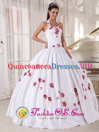 Sahagun colombia Fashionable Taffeta Embroidery White Quinceanera Dress Halter Top floor length Ball Gown