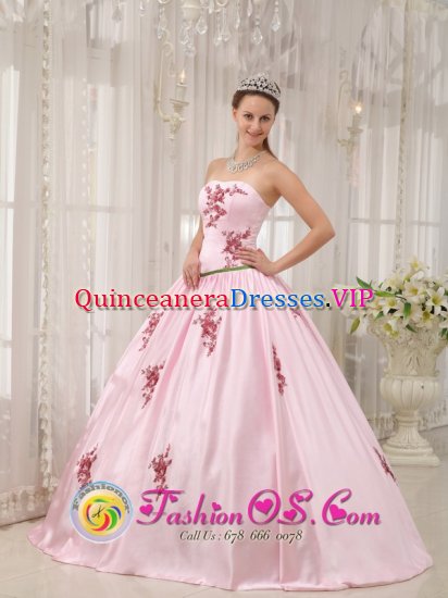 Elegant A-line Baby Pink Appliques Decorate Quinceanera Dress With Strapless Taffeta IN Bulle Switzerland - Click Image to Close