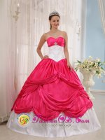 Aubrey TX New Coral Red and White Quinceanera Dress With Sweetheart Neckline and beautiful Appliques Decorate