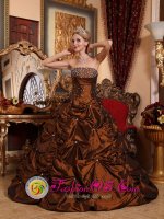 Crockett TX Princess Sweetheart Neckline Taffeta Beaded Quinceanera Dress With Pick-ups Decorate