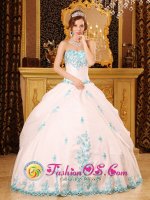 Exquisite Appliques Over Skirt For Sweetheart Quinceaners Dress White Ball gown In East Hampton New York/NY