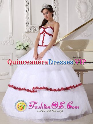 Langen Germany Appliques Decorate Bodice Best White and Wine Red Organza Quinceanera Dresses