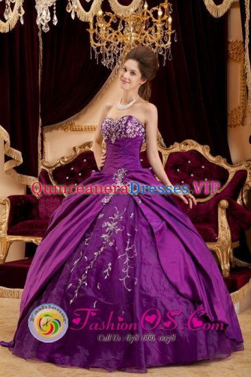 Sanford Maine/ME Purple Taffeta and Tulle Sweetheart Floor-length Appliques Ball Gown Quinceanera Dress In Wrangell - Click Image to Close