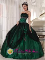 Pudasjarvi Finland Stylish Green Quinceanera Dress With Strapless Tulle and Taffeta Beaded hand flower Decorate ball gown