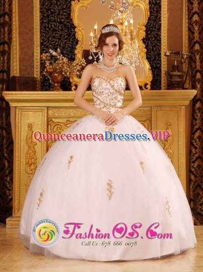 Rensselaer Indiana/IN Appliques Decorate Bodice Elegant White Quinceanera Dress For Sweetheart Tulle Ball Gown - Click Image to Close