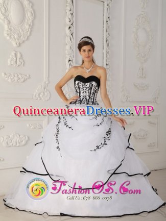 West Memphis Arkansas/AR Simple Satin and Organza White Floor-length For Appliques Quinceanera Dress Sweetheart Ball Gown