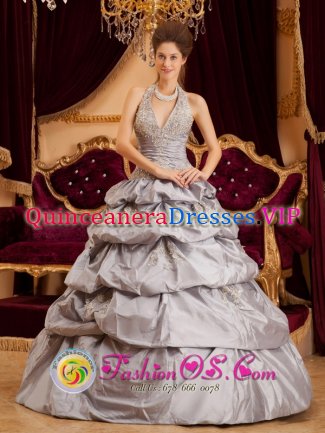 Cross Plains TX Appliques With Beading Decorate Bodice Romantic Gray Halter Taffeta Ball Gown Quinceanera Dress