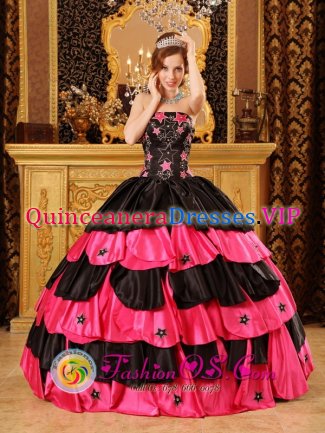 La Palma Island Spain Inexpensive Stars Decorate Style Black and Hot Pink Strapless Taffeta Ball Gown For Quinceanera Dress