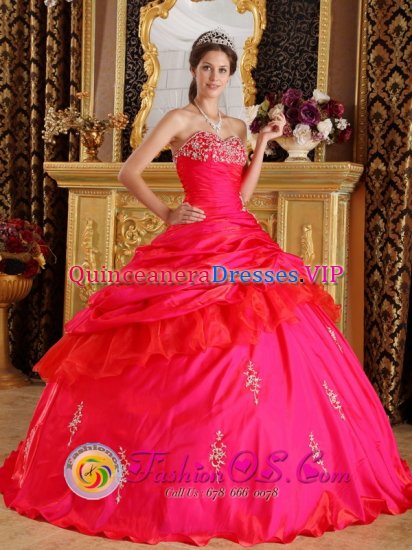 Grande Prairie AlbertaAB Beading Decorate Bust Modest Red Quinceanera Dress For Sweetheart Taffeta Ball Gown - Click Image to Close