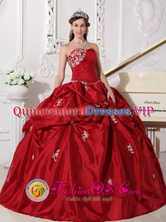 Wine Red Elegant Quinceanera Dress Clearance With Sweetheart Neckline Beaded Decorate InHays Kansas/KS