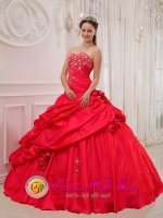 Quisqueya Dominican Republic Taffeta For Beautiful Red Quinceanera Dress and Sweetheart Beaded Decorat bodice With Appliques Ball Gown(SKU QDZY303y-2BIZ)