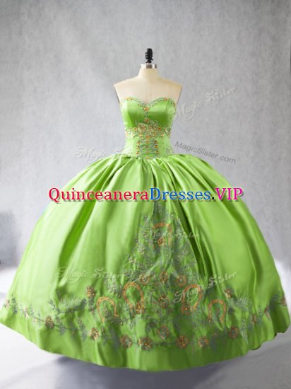 Sleeveless Floor Length Embroidery Lace Up Quinceanera Gowns with - Click Image to Close