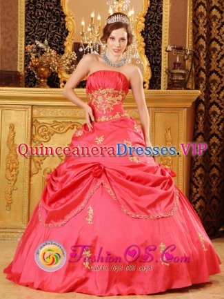 Benalup Spain Princess Red New Arrival Strapless Pick-ups Beading and Appliques Decorate For Quinceanera Dress