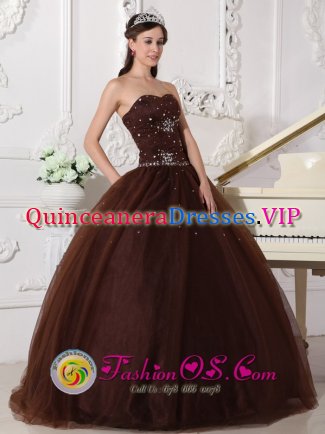 Tarporley Cheshire Rhinestones Decorate Bodice Modest Brown Quinceanera Dress Sweetheart Floor-length Tulle Ball Gown