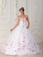 Clinton Iowa/IA Sweetheart Strapless Satin and Organza With Embroidery Cute White Quinceanera Dress Ball Gown