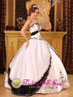 Winsford Cheshire Floral Embroidery On Satin Classical White and Black Quinceanera Dress Strapless Ball Gown