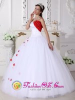 Slippery Rock Pennsylvania/PA White and Red Sweetheart Neckline Quinceanera Dress With Hand Made Flowers Decorate