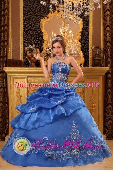 Londonderry Vermont/VT Strapless Quinceanera Dress Clearance With Beading and Appliques Decorate Ball Gown - Click Image to Close