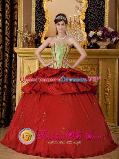 Sheffield Massachusetts/MA Remarkable Red and Green Embrioidery Quinceanera Gowns With Taffeta Pick-ups Ball Gown Floor-length - Click Image to Close