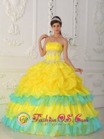 Avon Carolina/NC Luxurious Yellow Strapless Ruched Bodice Quinceanera Dress With Beaded and Ruffled Decorate