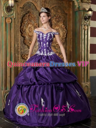 Kennebunkport Maine/ME Sweet Off Shoulder Taffeta Quinceanera Dress For Sweet 16 Quinceanera With Appliques Decorate