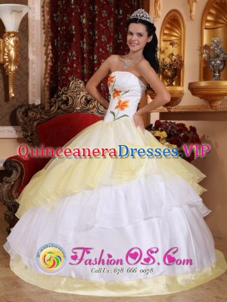 Rengo Chile Romantic White and Light Yellow Quinceanera Dress With Embroidery Decorate