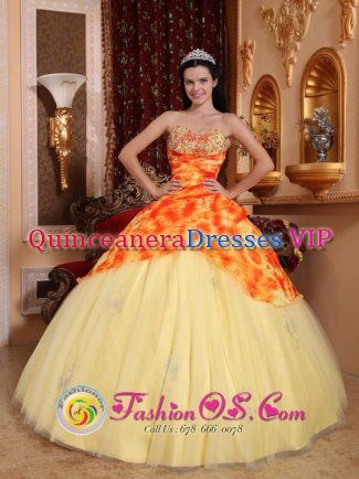 Beaded Decorate Light Yellow Quinceanera Dress With Sweetheart Neckline On Tulle in Laredo Texas/TX
