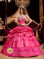 Millinocket Maine/ME Stylish Pretty Hot Pink Appliques Quinceanera Dress With Ruffles Sweetheart Ball Gown Taffeta