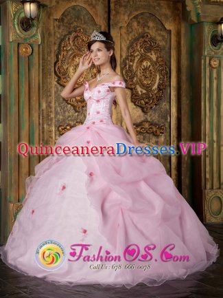 Oxford Maine/ME Romantic Pink Off The Shoulder Organza Quinceanera Dress With Colorful Flowers