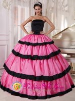Cass Lake Minnesota/MN Sexy Floor length Rose Pink and Black Quinceanera Dress For Strapless Taffeta Layers Ball Gown