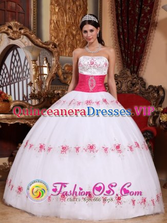 White Strapless Taffeta and Tulle Appliques Floor-length Modest Quinceanera Dress In Hattiesburg Mississippi/MS