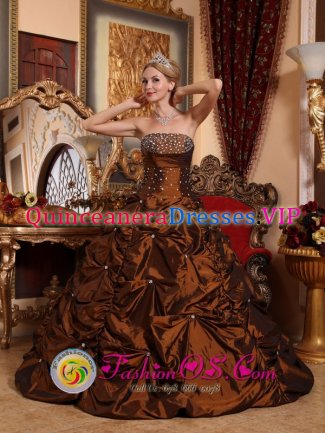 Farmington Utah/UT Princess Sweetheart Neckline Taffeta Beaded Quinceanera Dress With Pick-ups Decorate