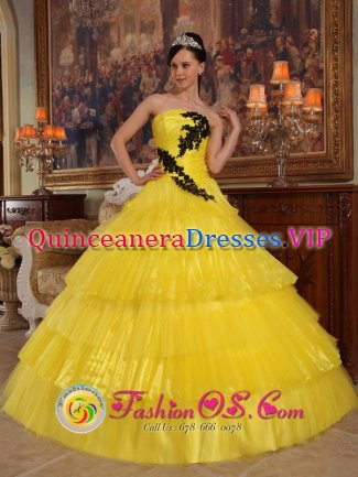 Sandnes Norway Yellow Layered Quinceanera Dress With Appliques Bodice Strapless In Illinois