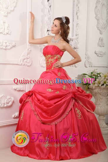 Stansted East Anglia Princess Red New Arrival Strapless Pick-ups Beading and Appliques Decorate For Quinceanera Dress - Click Image to Close
