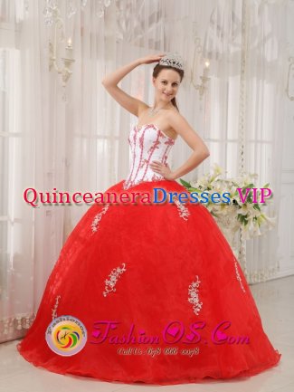 Trappes France White and Red Gorgeous Quinceanera Dress With Sweetheart Taffeta and Organza Appliques Decorate