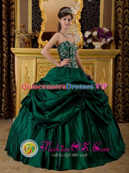 Croix France Modest Dark Green Sweetheart Quinceanera Dress For Appliques With Beading And Hand Made Flowers Decorate - Click Image to Close