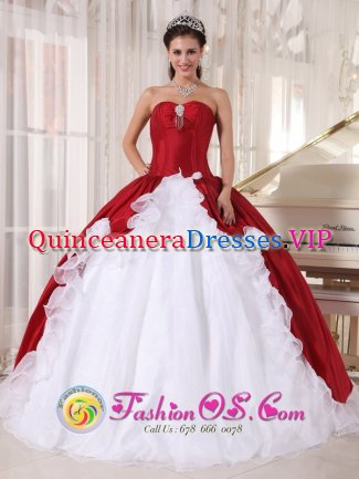 Grapeland TX Wine Red and White Ball Gown Quinceanera Dress For Hand Made Flowers and Beading Brooch with Sweetheart Organza and Taffeta