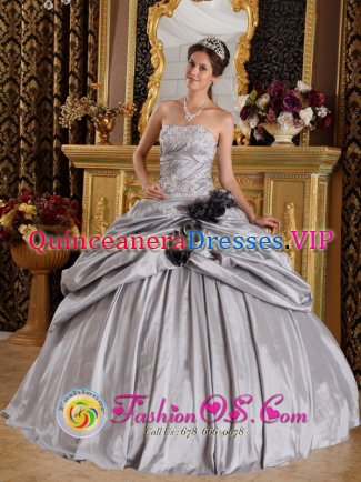 Appliques Hand Made Flower Decorate Romantic Gray Quinceanera Dress For Nagua Dominican Republic Strapless Taffeta Ball Gown