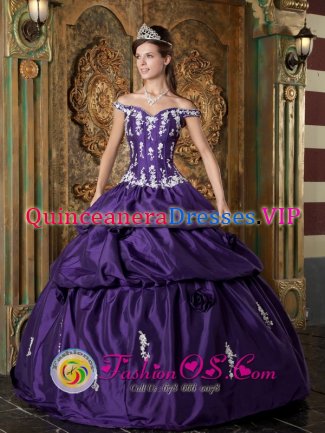 Eching Sweet Off Shoulder Taffeta Quinceanera Dress For Sweet 16 Quinceanera With Appliques Decorate