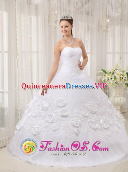 Forbach France Custom Made Romantic Sweetheart White Quinceanera Dress With Organza Appliques And Flowers Ball Gown - Click Image to Close